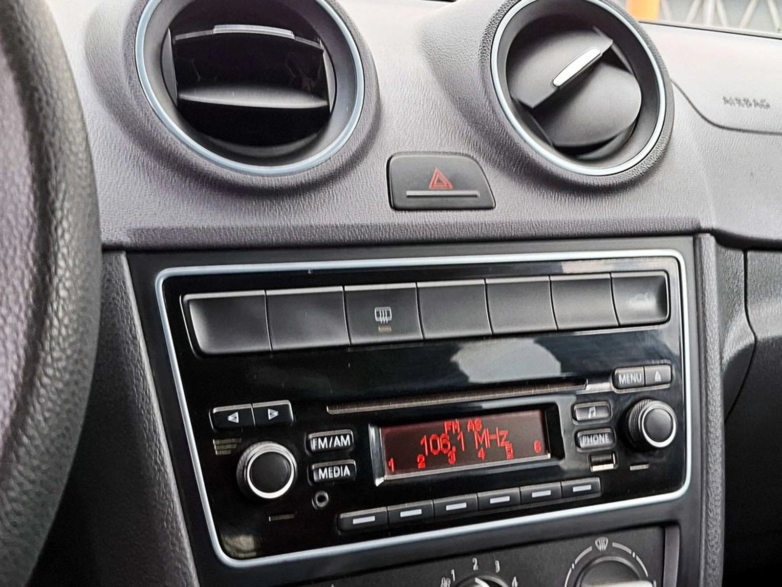Volkswagen GOL 1.6 TRENDLINE 2AB ABS MT 2014 - Imagen 14 de 16