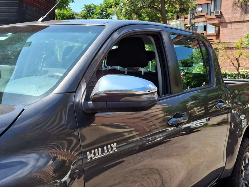Toyota HILUX 2.4 SR 4X2 MT 2023 - Imagen 4 de 20