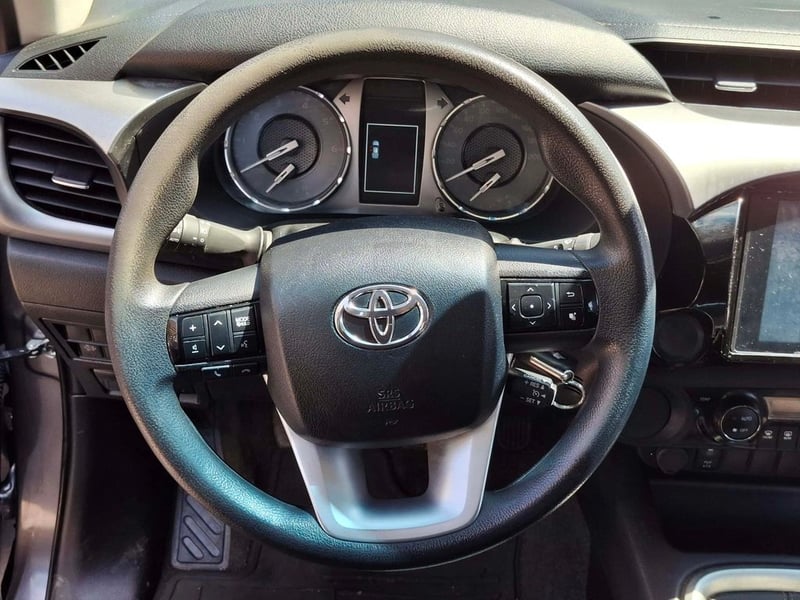 Toyota HILUX 2.4 SR 4X2 MT 2023 - Imagen 17 de 20
