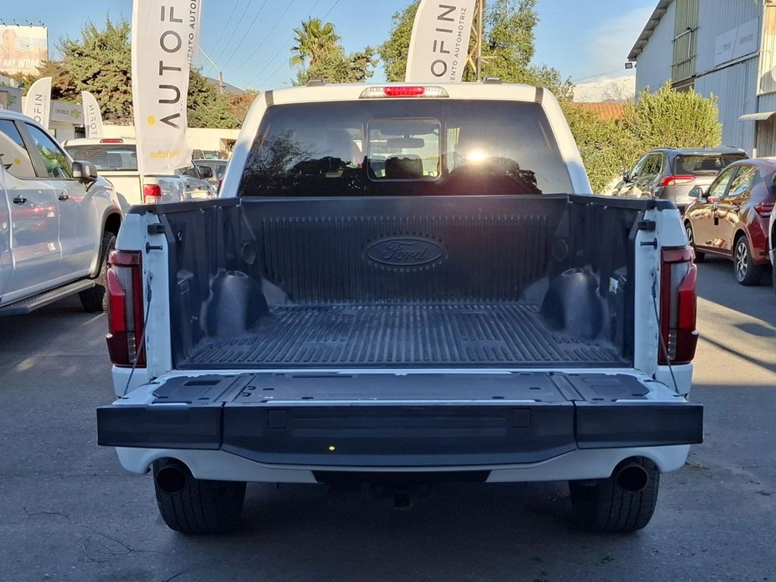 Ford F-150 LARIAT BLACK 4X4 5.0 2025 - Imagen 9 de 20