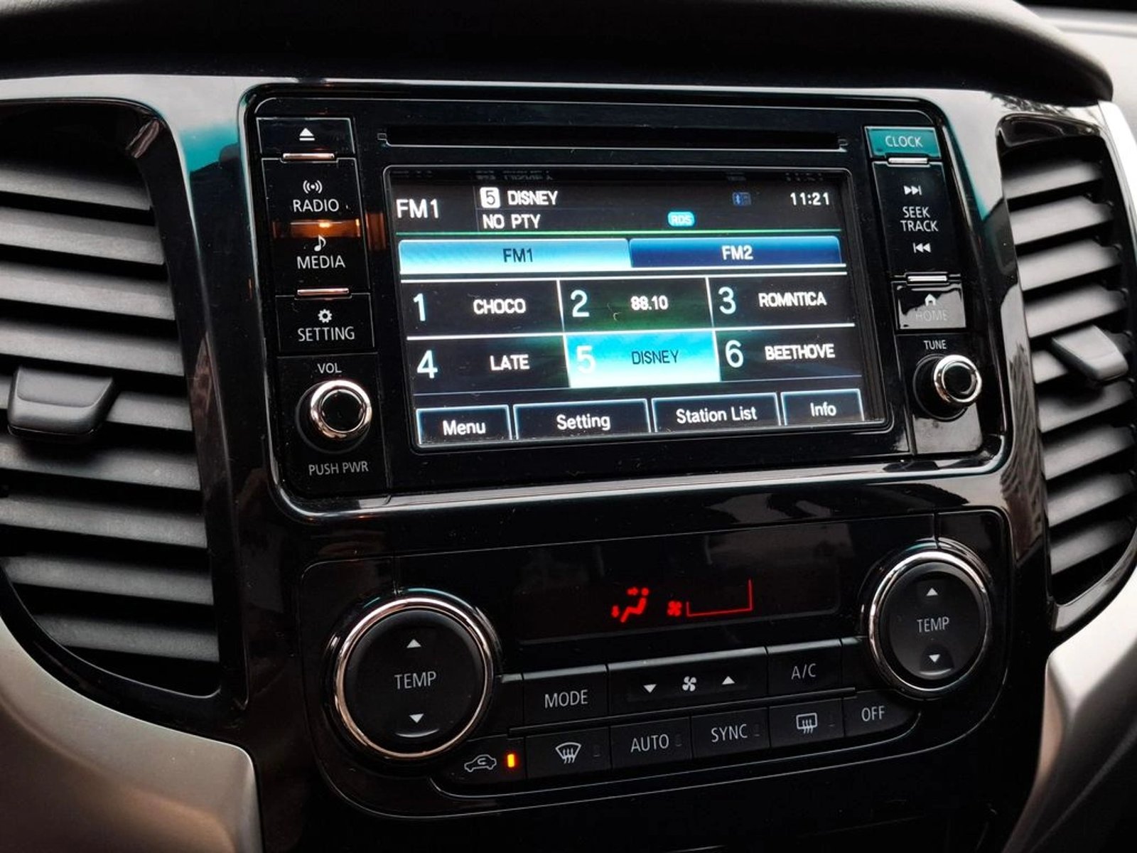 MITSUBISHI MONTERO SPORT 2.4 DIESEL 4X2 MT 5P 2021 - Imagen 20 de 20