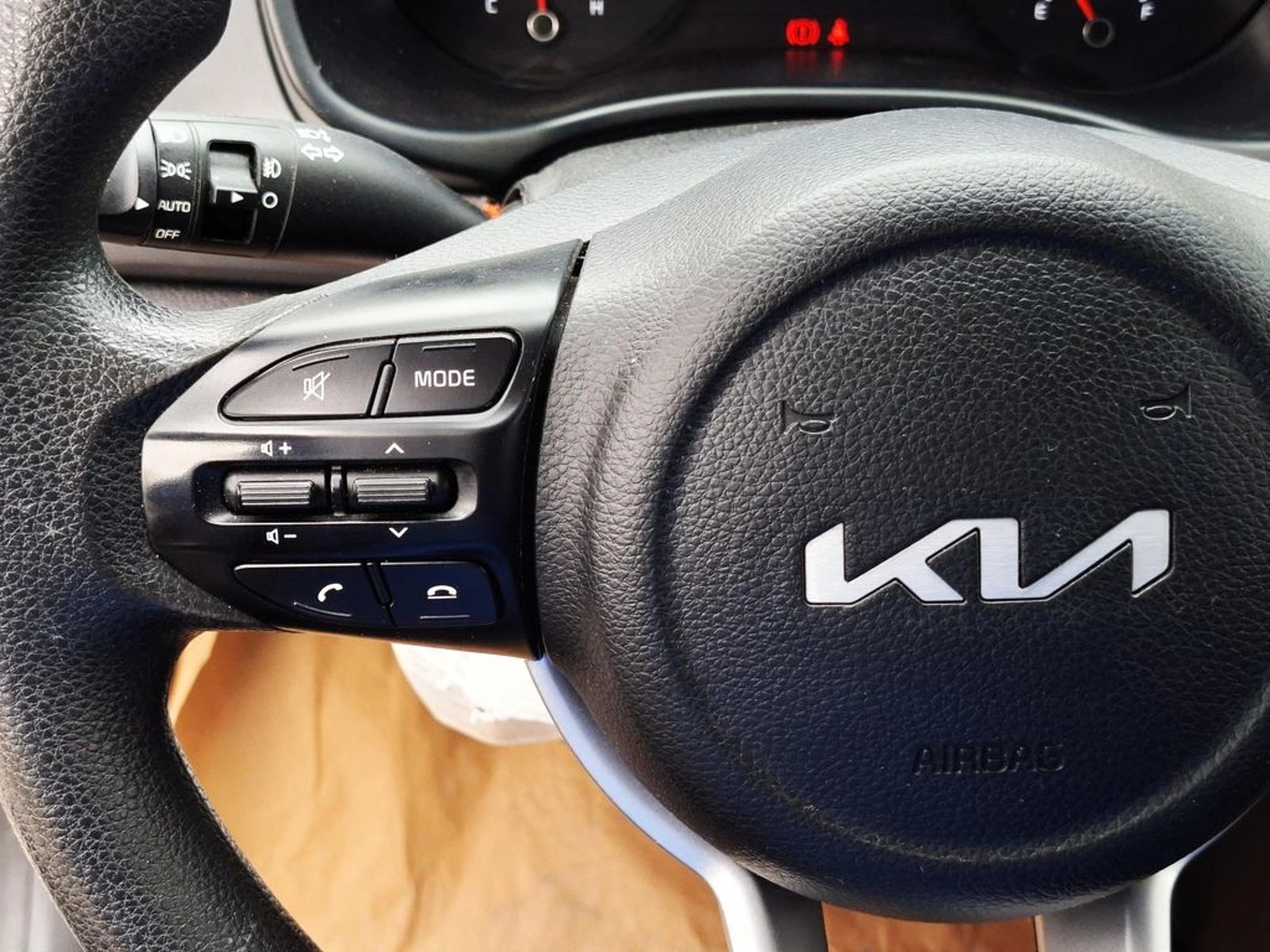 KIA RIO 5 1.4 2023 - Imagen 17 de 20