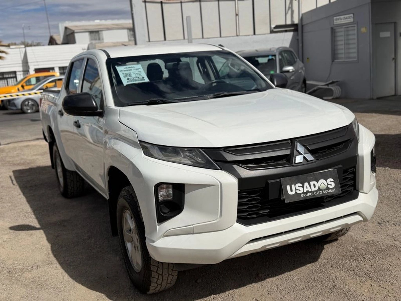 Mitsubishi L200 2.4 KATANA CRM DIESEL SPECIAL PACK DOB. CAB. 4X4 MT 4P 2022 - Foto 4 de 16