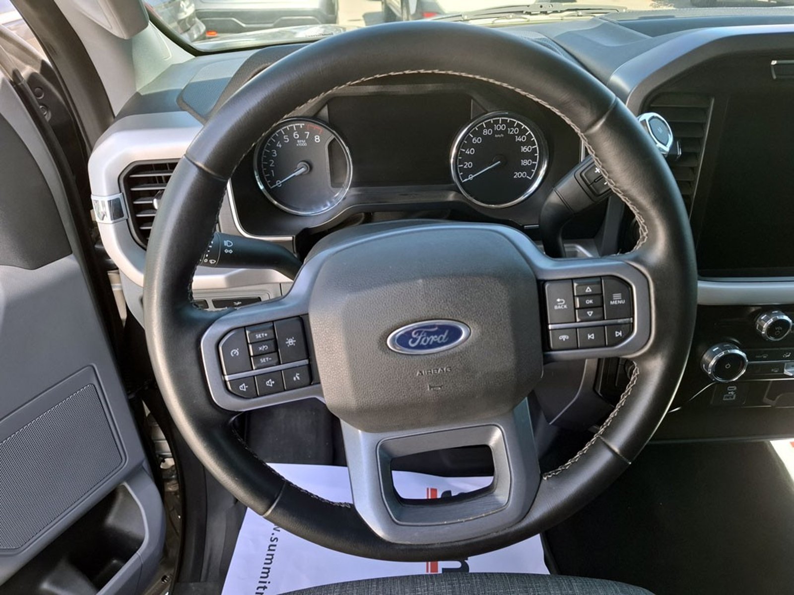FORD F-150 XLT 5.0 AUT 2024 - Imagen 16 de 20