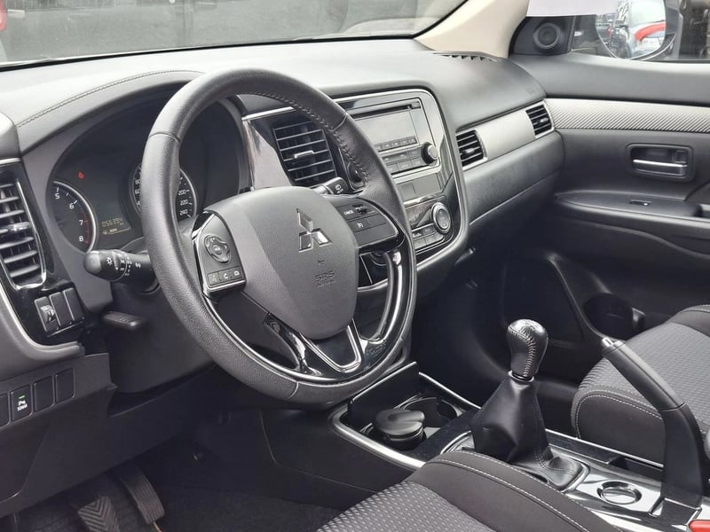 Mitsubishi OUTLANDER 2.0 GLS MT 2019 - Imagen 7 de 16