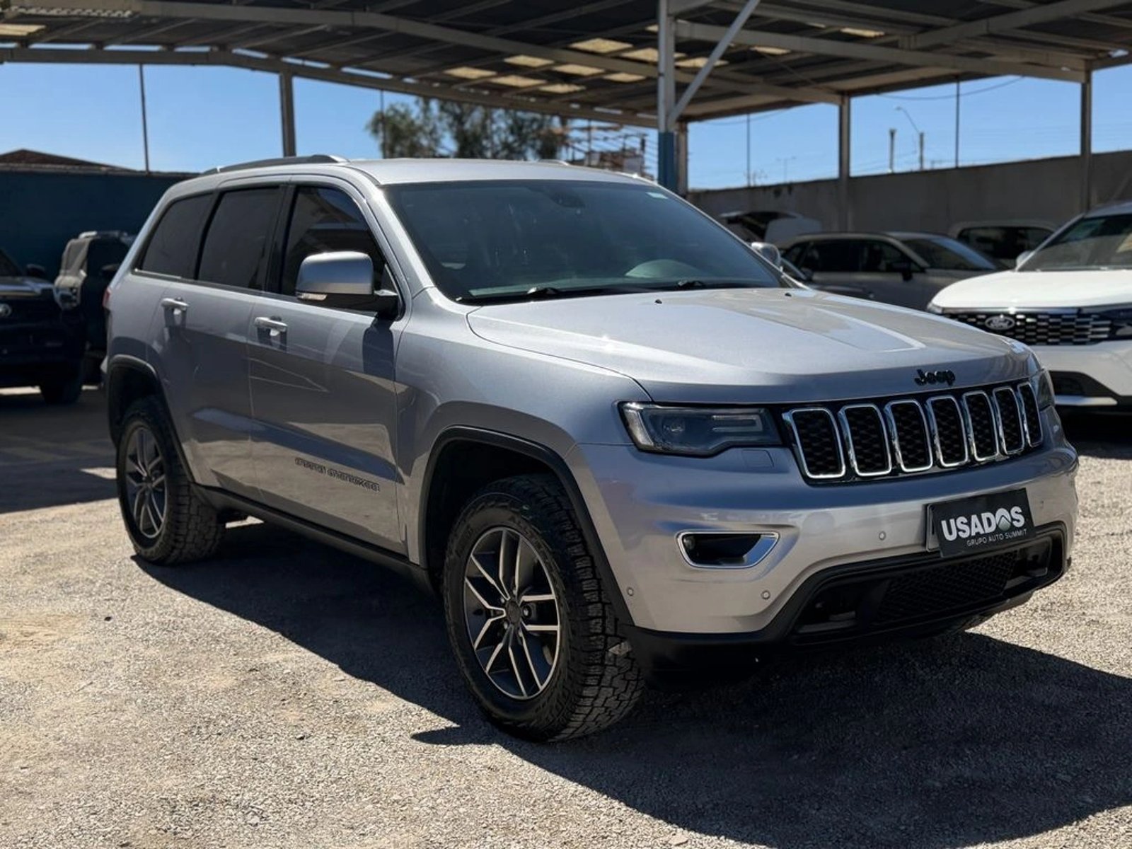 Jeep GRAND CHEROKEE 3.6 LAREDO AT 2021 - Foto 4 de 14