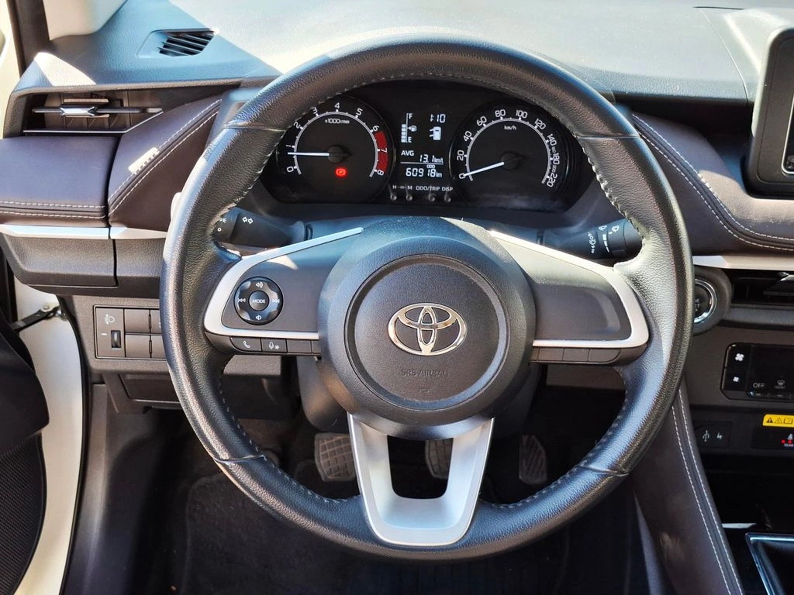Toyota YARIS 1.5 SEDAN E MECÁNICO 2023 - Imagen 16 de 20