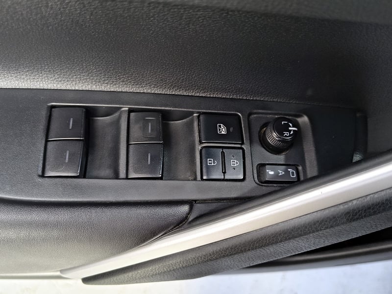 Toyota COROLLA CROSS 1.8 XEI HYBRID 2023 - Imagen 9 de 20