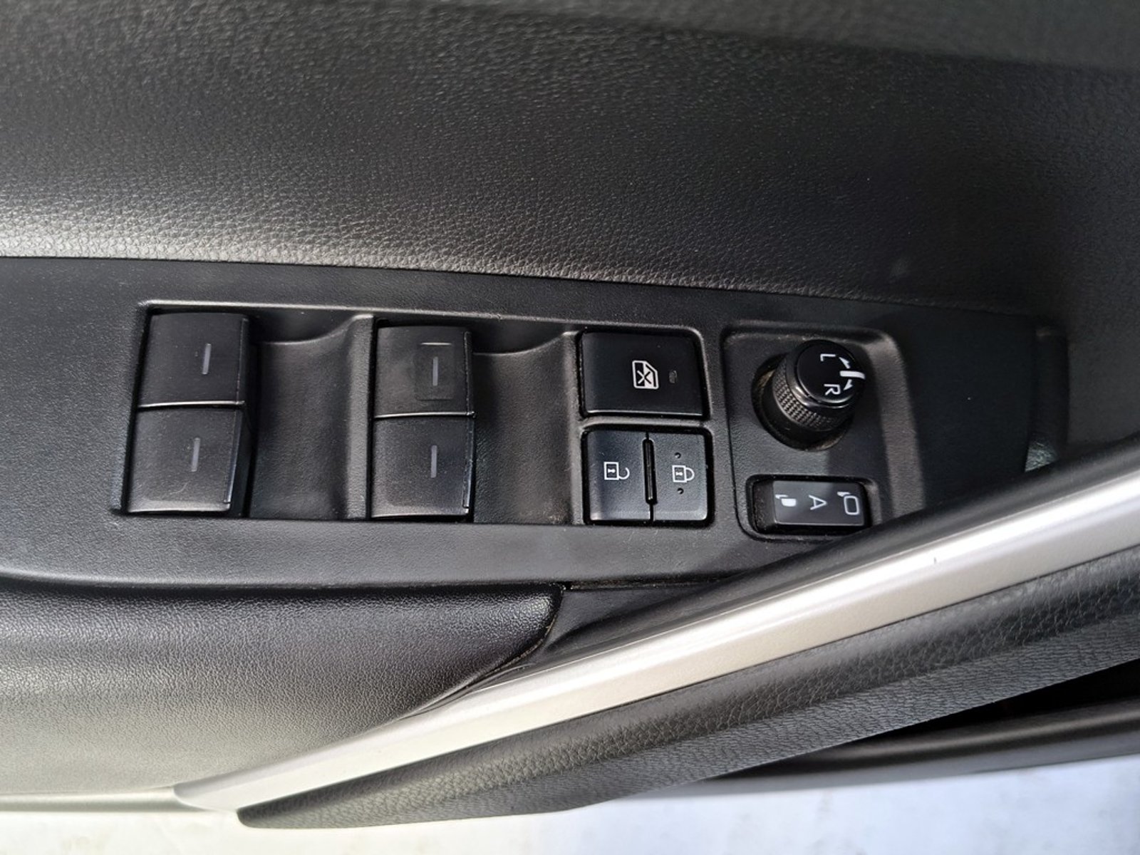Toyota COROLLA CROSS 1.8 XEI HYBRID 2023 - Imagen 8 de 20