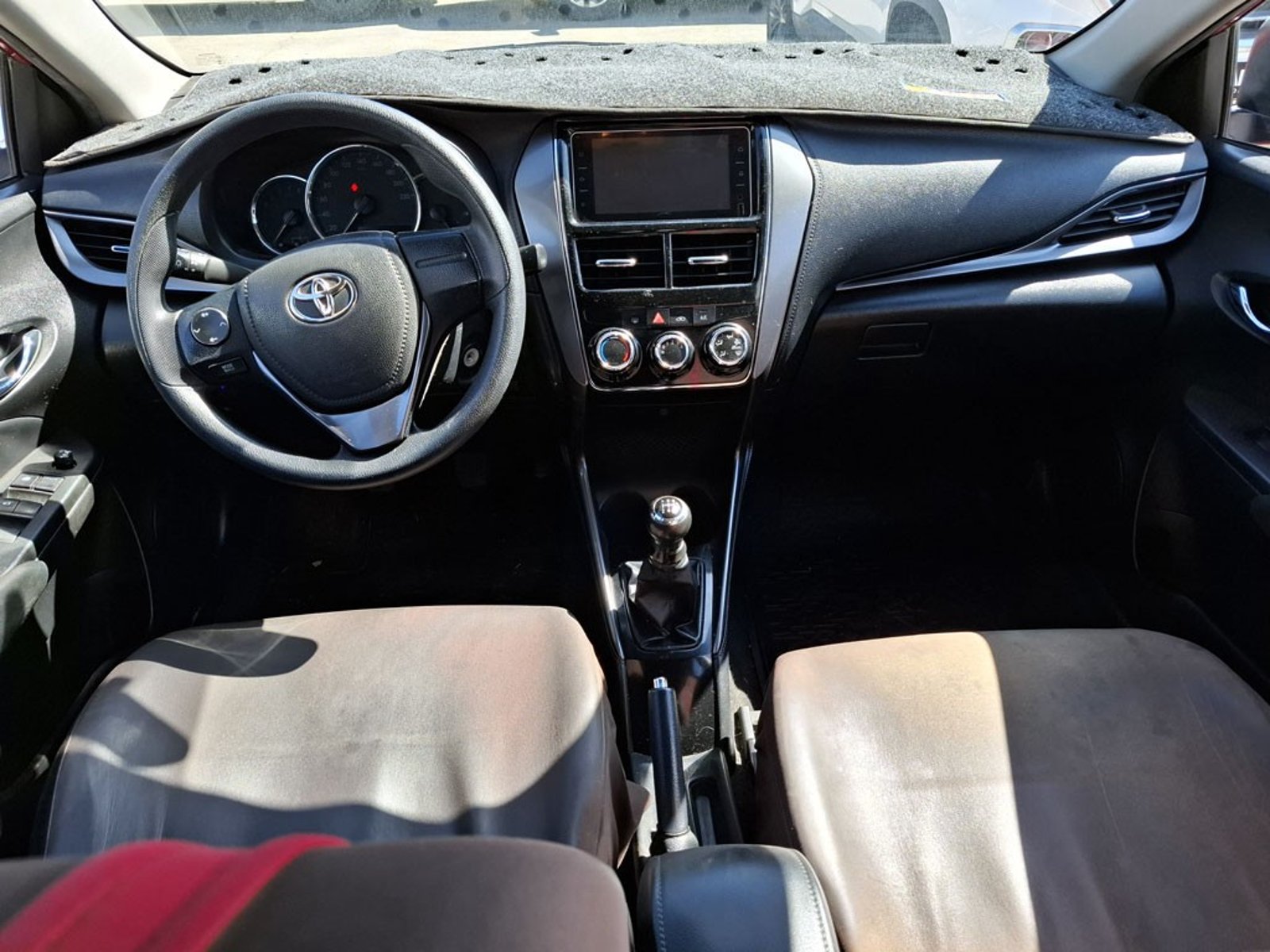 TOYOTA YARIS 1.5 GLI E 4X2 MT 4P 2022 - Imagen 13 de 19