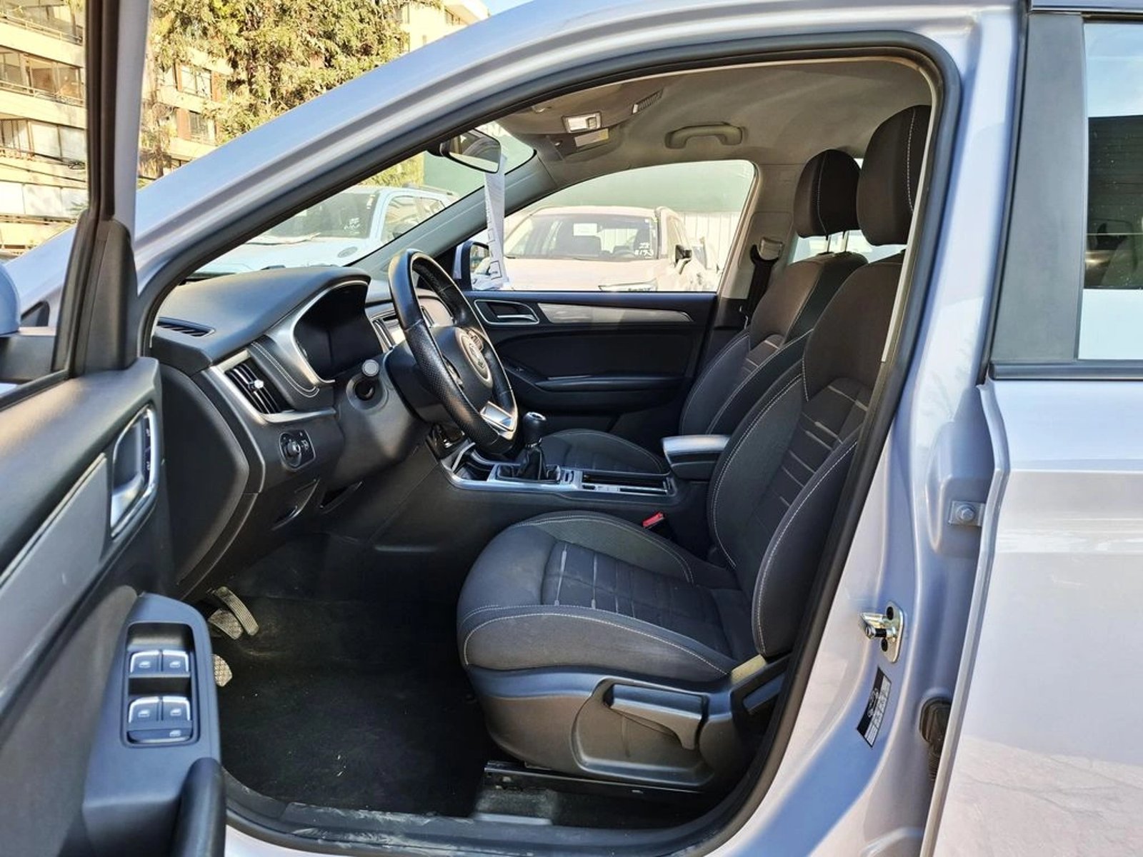 MG RX5 1.5 2023 - Imagen 14 de 20