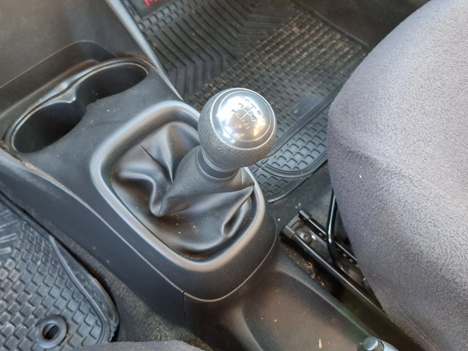 Toyota AYGO GLX 1.0 2019 - Imagen 14 de 17