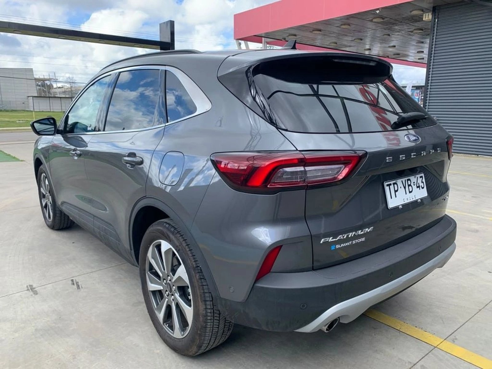 Ford ESCAPE 2.0 PLATINUM AT 4X4 2024 - Foto 4 de 10