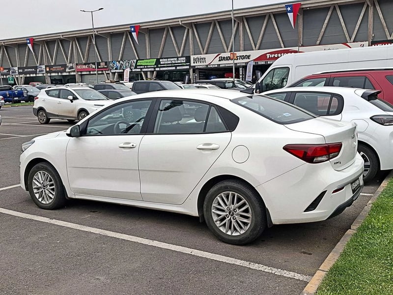Kia RIO 4 LX 1.4 MT 2022 - Imagen 6 de 14