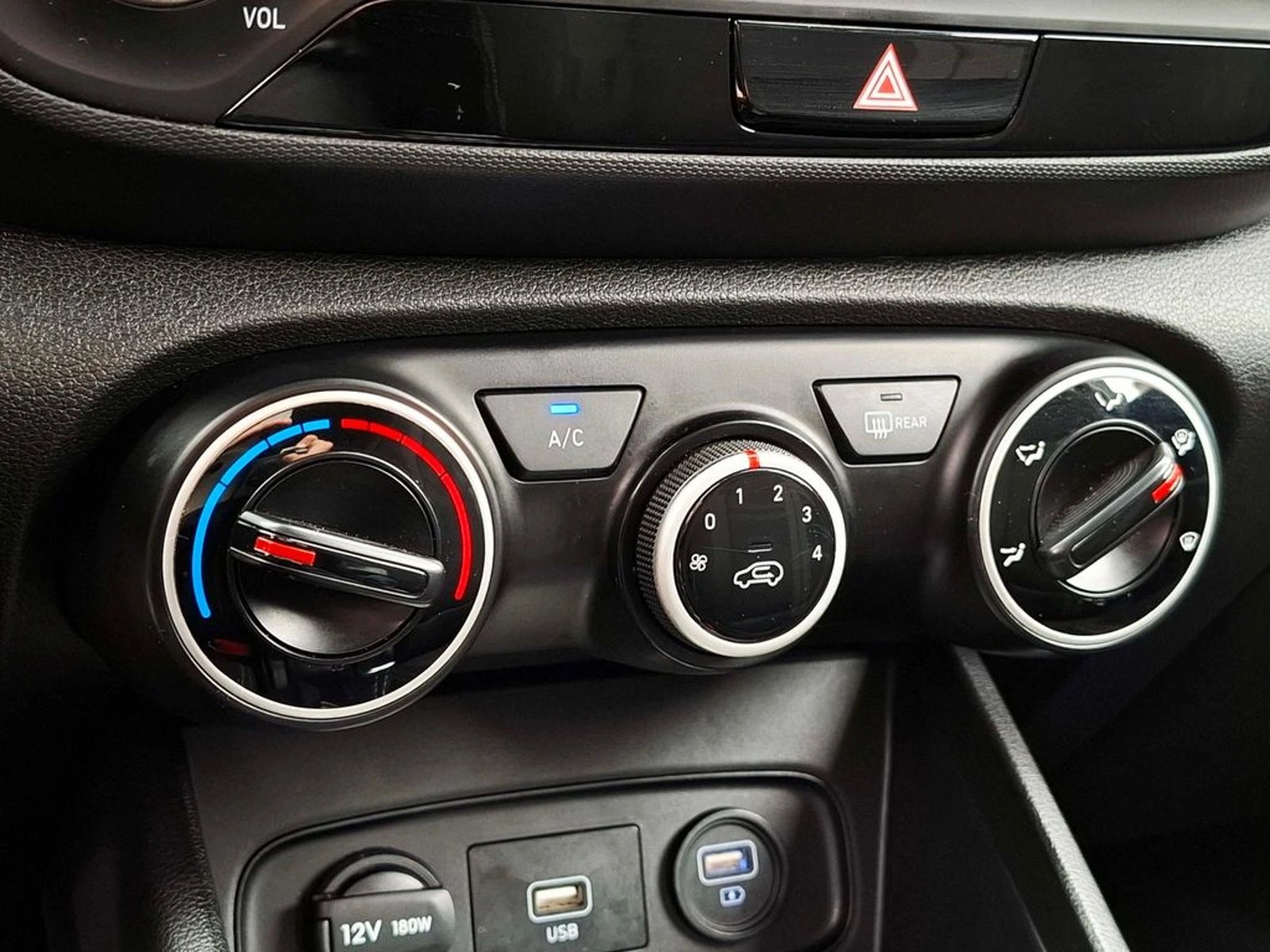 Hyundai VENUE 1.6 QX PREMIUM MT 2021 - Imagen 18 de 20