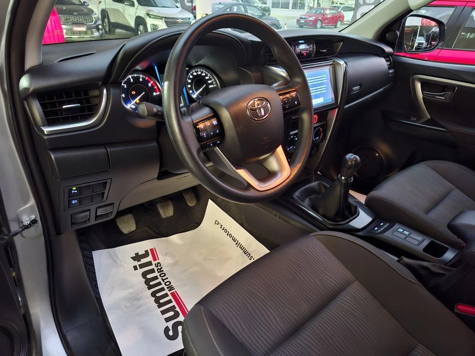 TOYOTA FORTUNER 2.8 SR5 TDI MT 4X4 DIESEL 2024 - Imagen 12 de 20