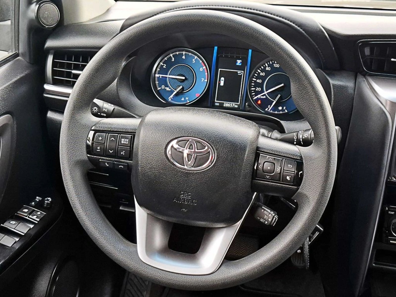 Toyota FORTUNER SR5 2.7 AUT 4X2 2023 - Imagen 12 de 18