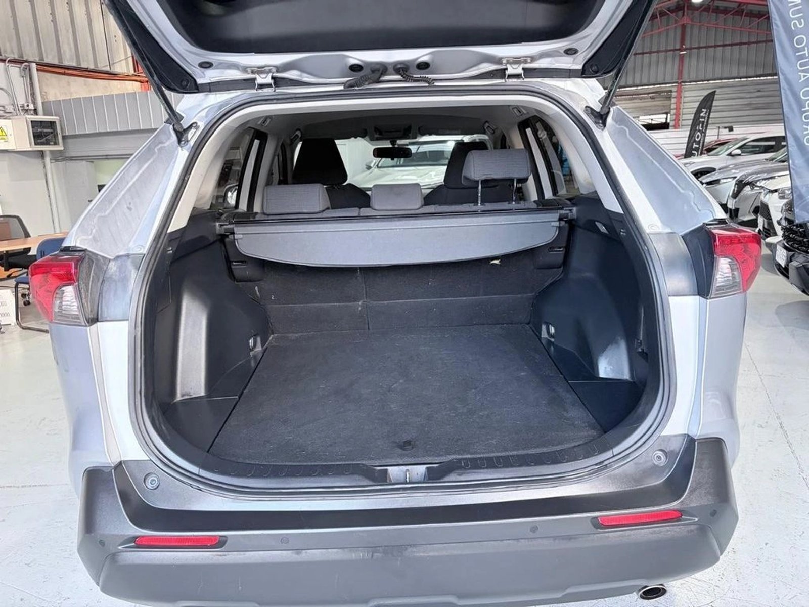 TOYOTA RAV4 LE 2022 - Imagen 15 de 17