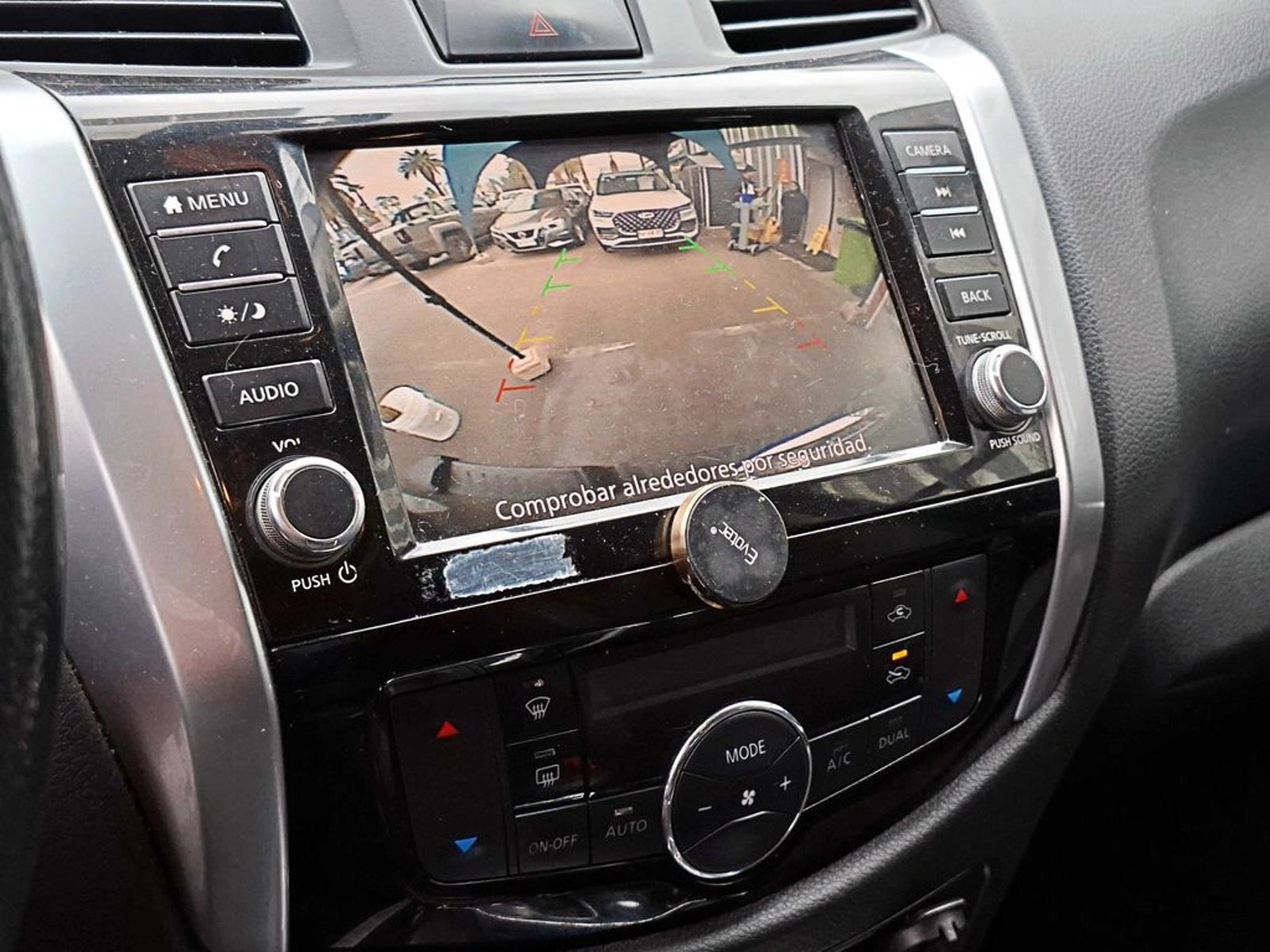Nissan NAVARA 2.3 4X4 XE 2021 - Imagen 15 de 16