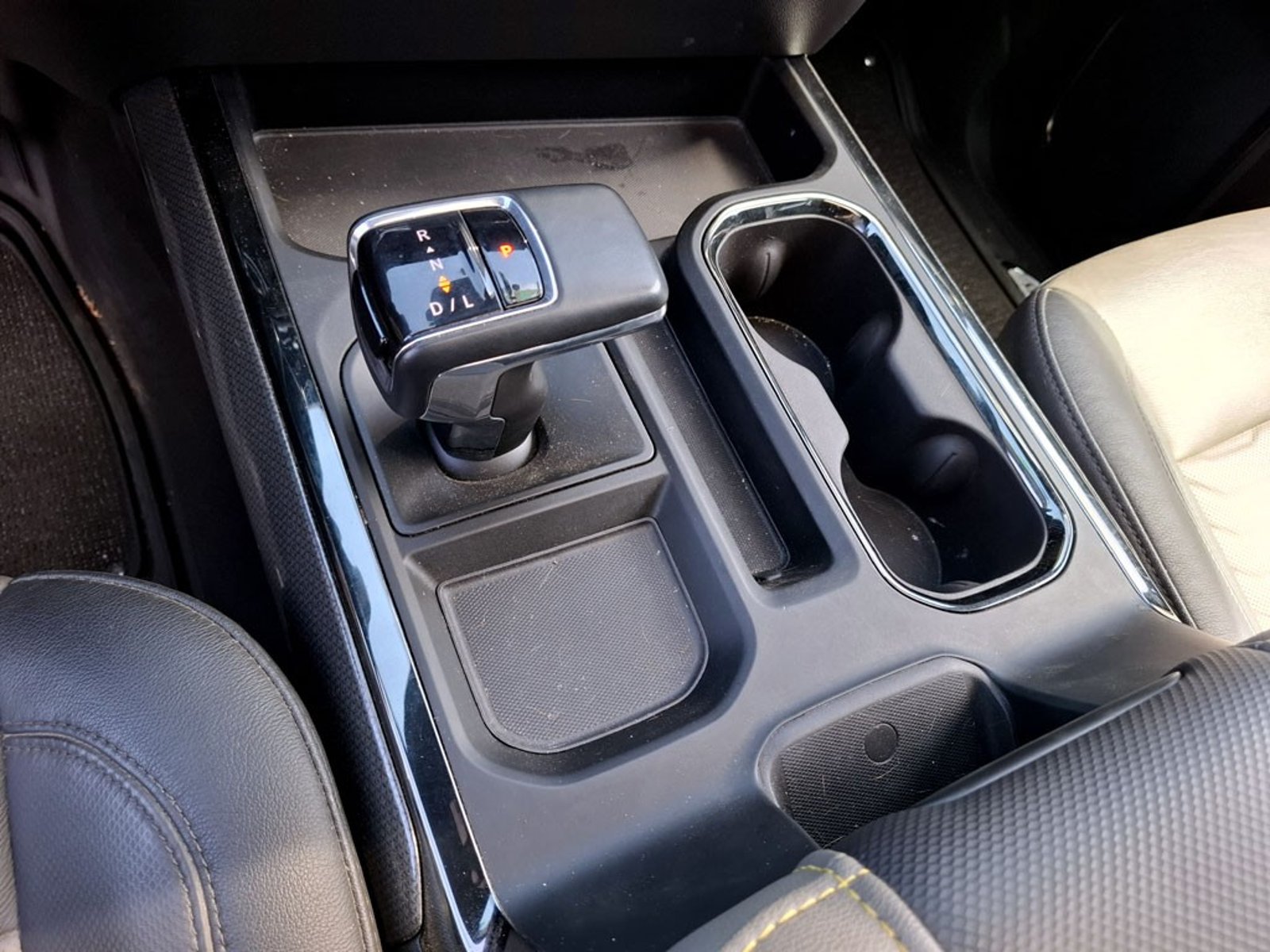 CHEVROLET SILVERADO ZR2 6.2 4X4 AUT 2024 - Imagen 17 de 20