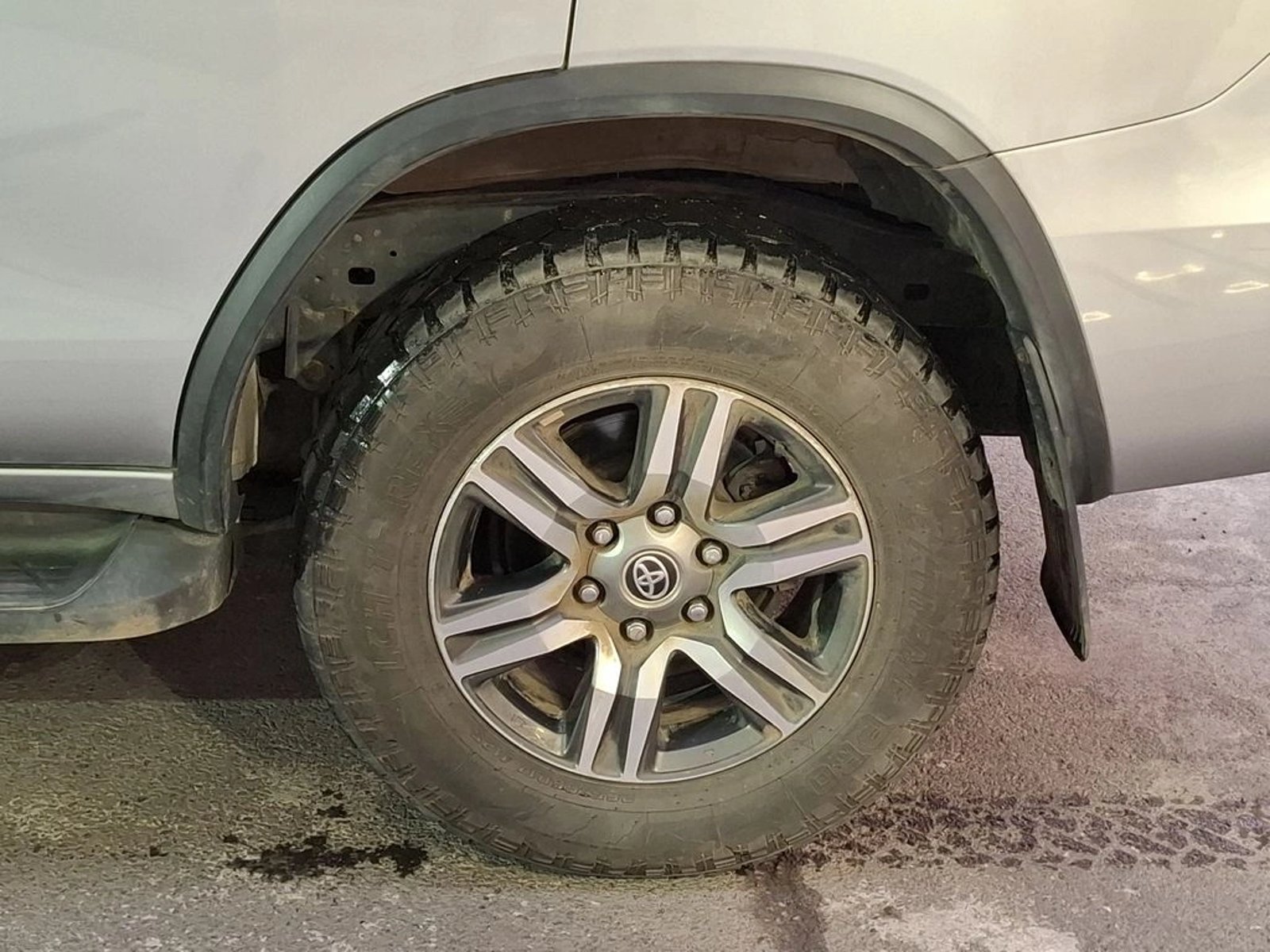 TOYOTA FORTUNER 2.8 SR5 TDI MT 4X4 DIESEL 2024 - Imagen 10 de 20