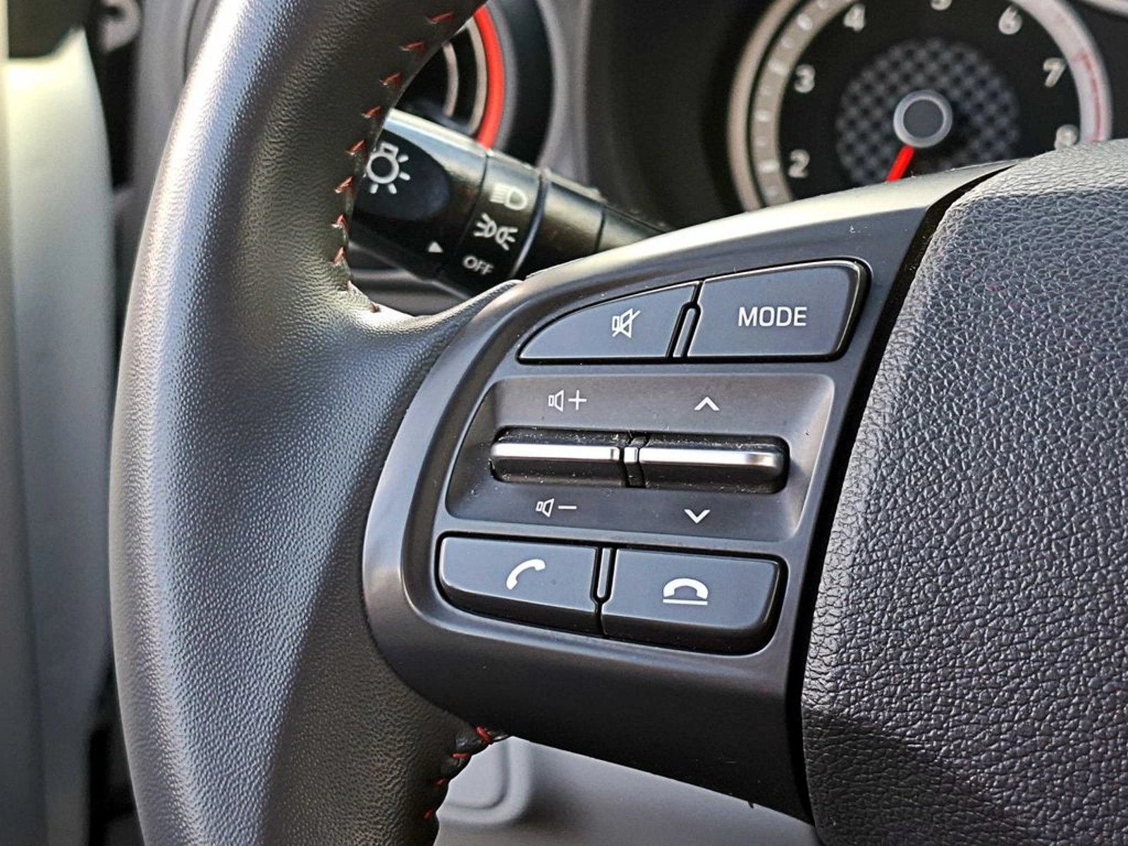 Hyundai GRAND I10 1.2 PLUS 4X2 SDN MT 4P 2022 - Imagen 14 de 18