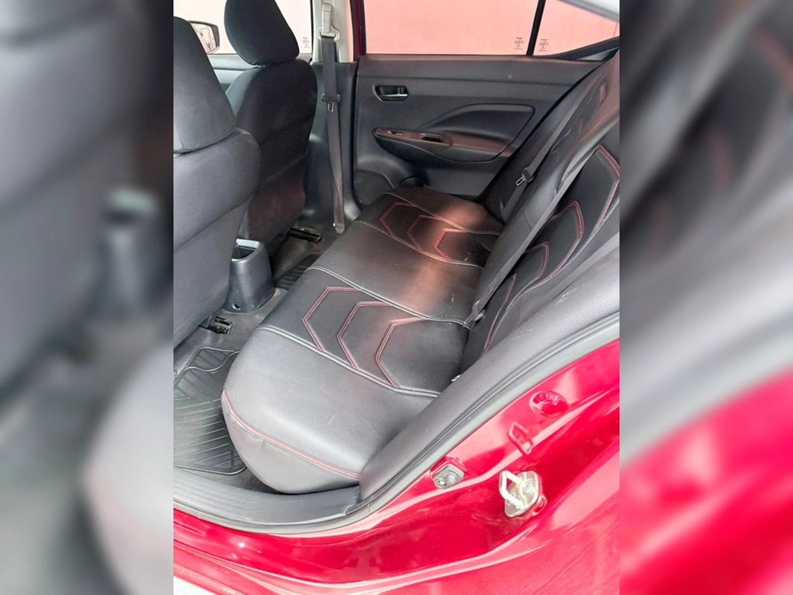 Nissan VERSA 1.6 ADVANCE (RADIO TOUCH) MT 2020 - Foto 4 de 5