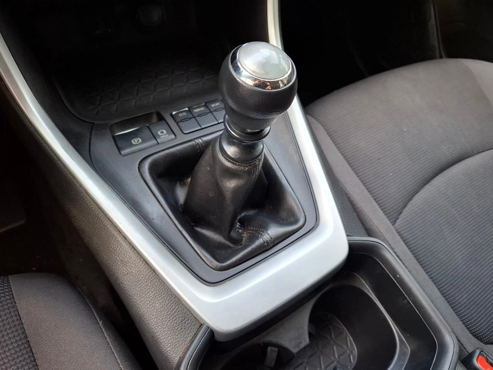 TOYOTA RAV4 2.0 LE 4X2 MT 5P 2021 - Imagen 16 de 20