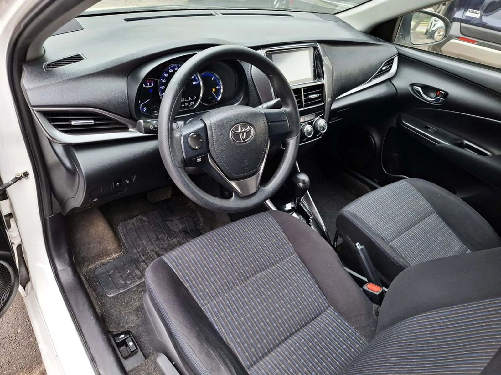 Toyota YARIS SEDAN 1.5 2022 - Imagen 16 de 20