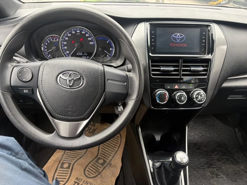 Toyota YARIS 1.5 SPORT GLE MT 2023 - Imagen 7 de 10