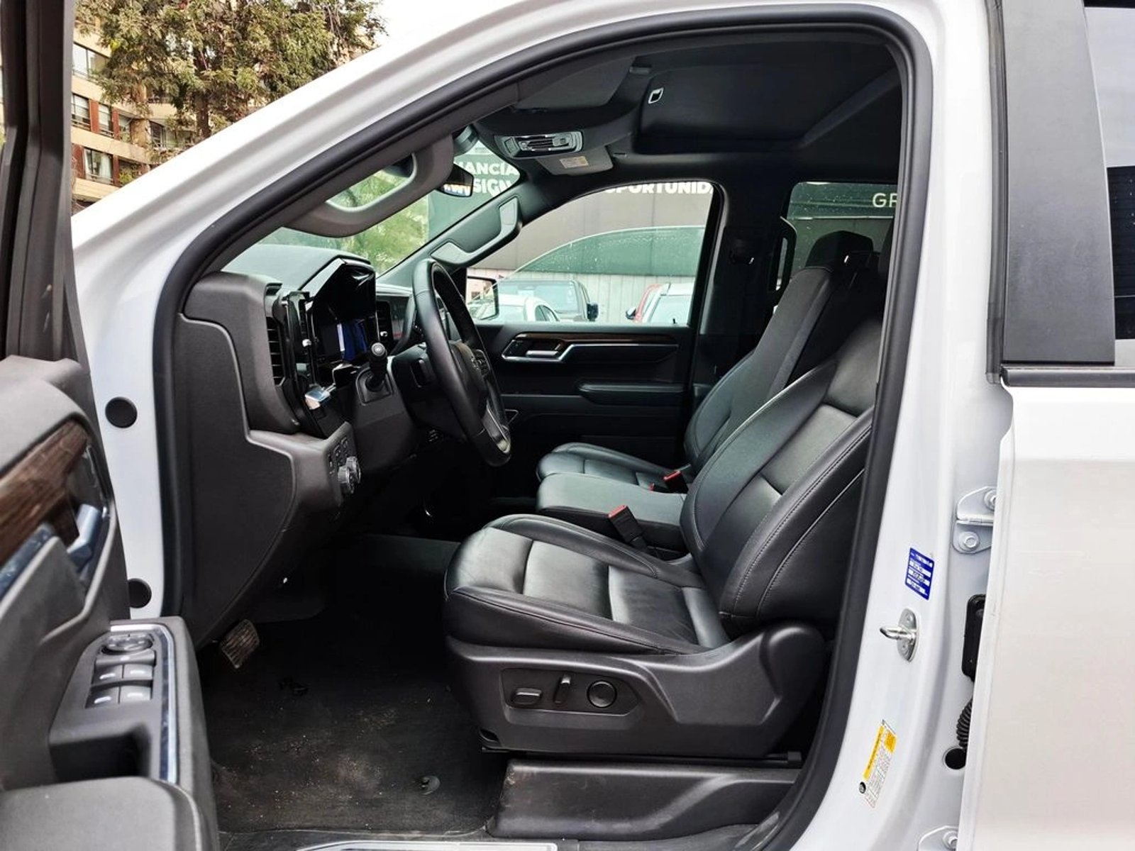 CHEVROLET SILVERADO 5.3 LT R TRAIL BOSS Z71 4X4 AT 4P 2025 - Imagen 13 de 20