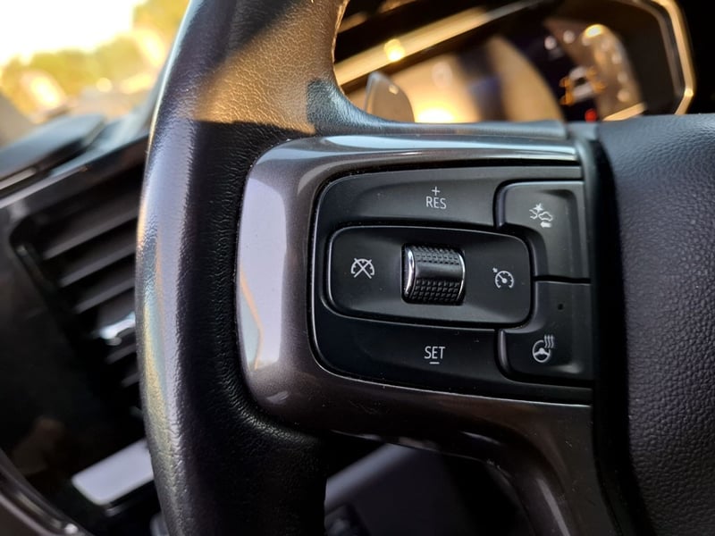 Chevrolet SILVERADO ZR2 6.2 CC  AT 4X4 2023 - Imagen 15 de 20