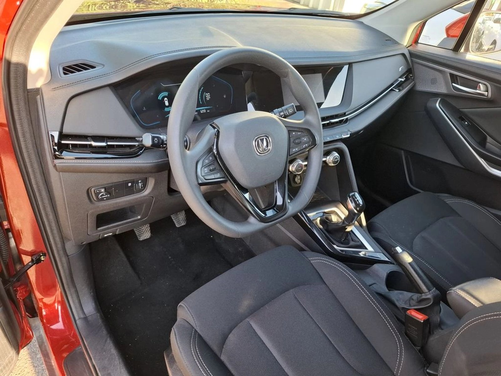 Changan CS15 MT 1.5 2025 - Imagen 14 de 20