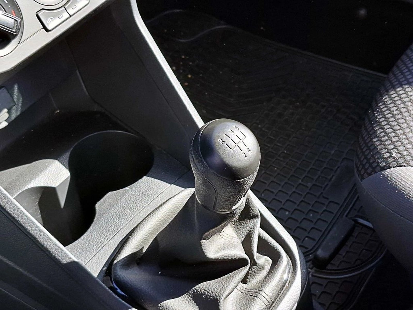 VOLKSWAGEN SAVEIRO 1.6 CS MT 2P 2023 - Imagen 17 de 17