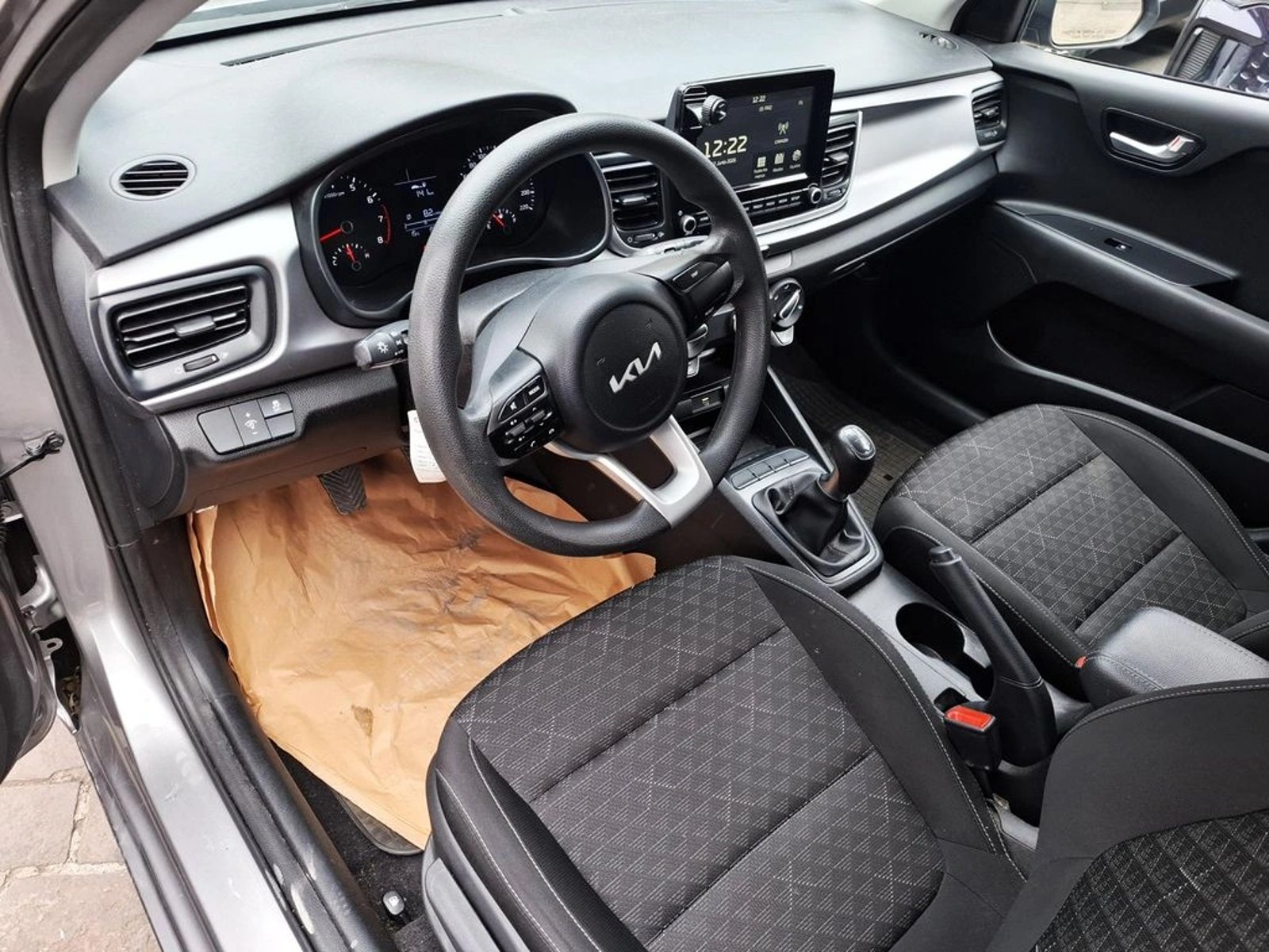 KIA RIO 5 1.4 2023 - Imagen 15 de 20