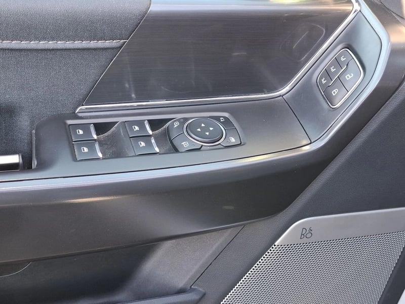 Ford F-150 LARIAT BLACK 4X4 5.0 2025 - Imagen 12 de 20