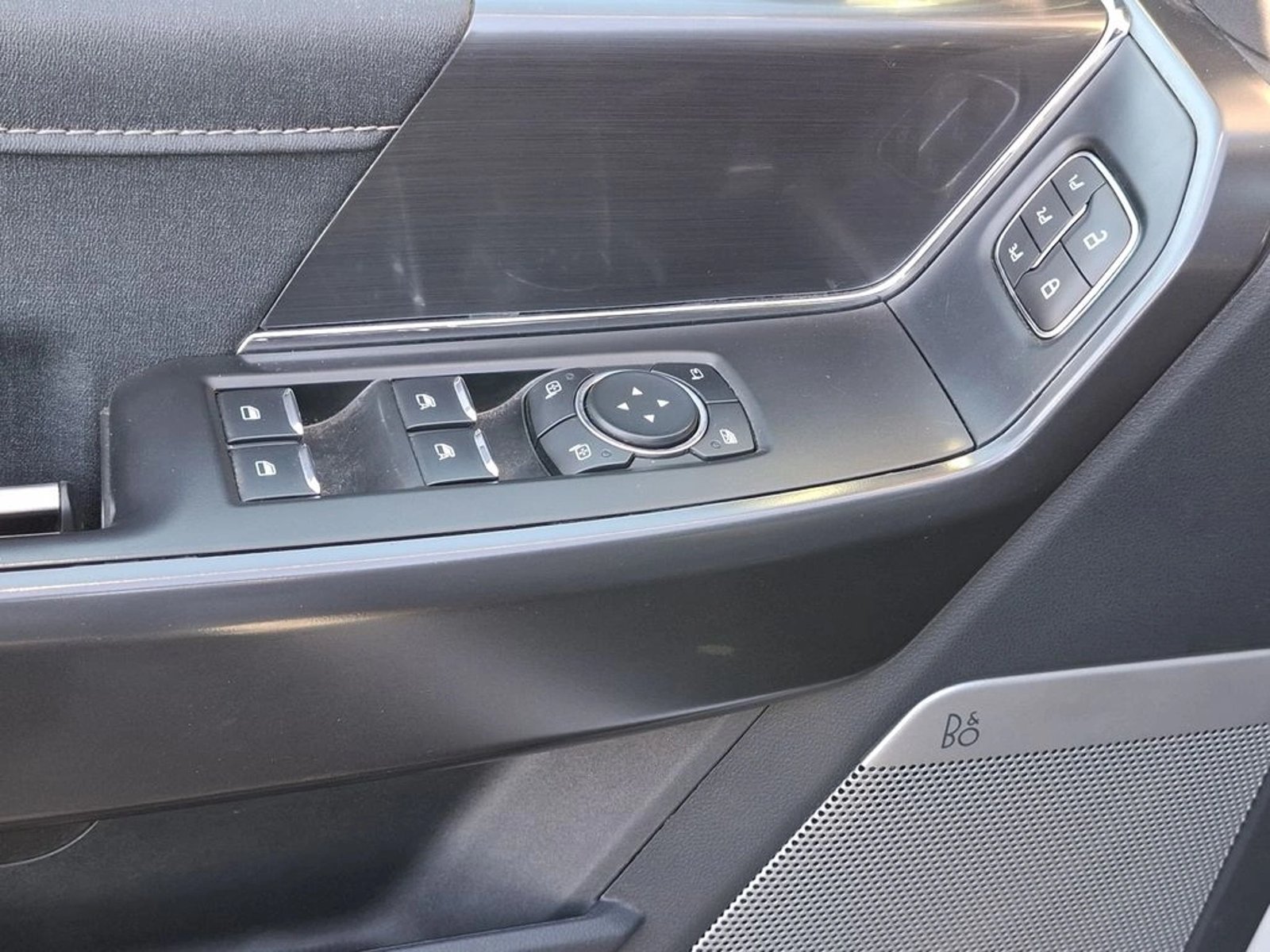 Ford F-150 LARIAT BLACK 4X4 5.0 2025 - Imagen 11 de 20