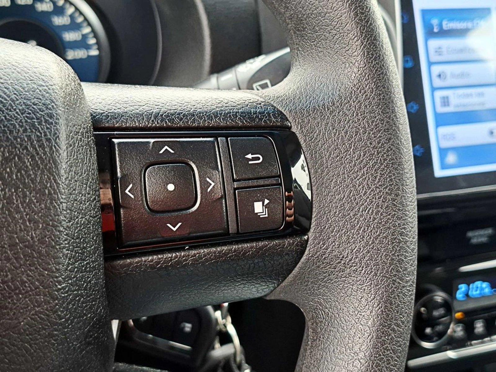 Toyota FORTUNER SR5 2.7 AUT 4X2 2023 - Imagen 15 de 18