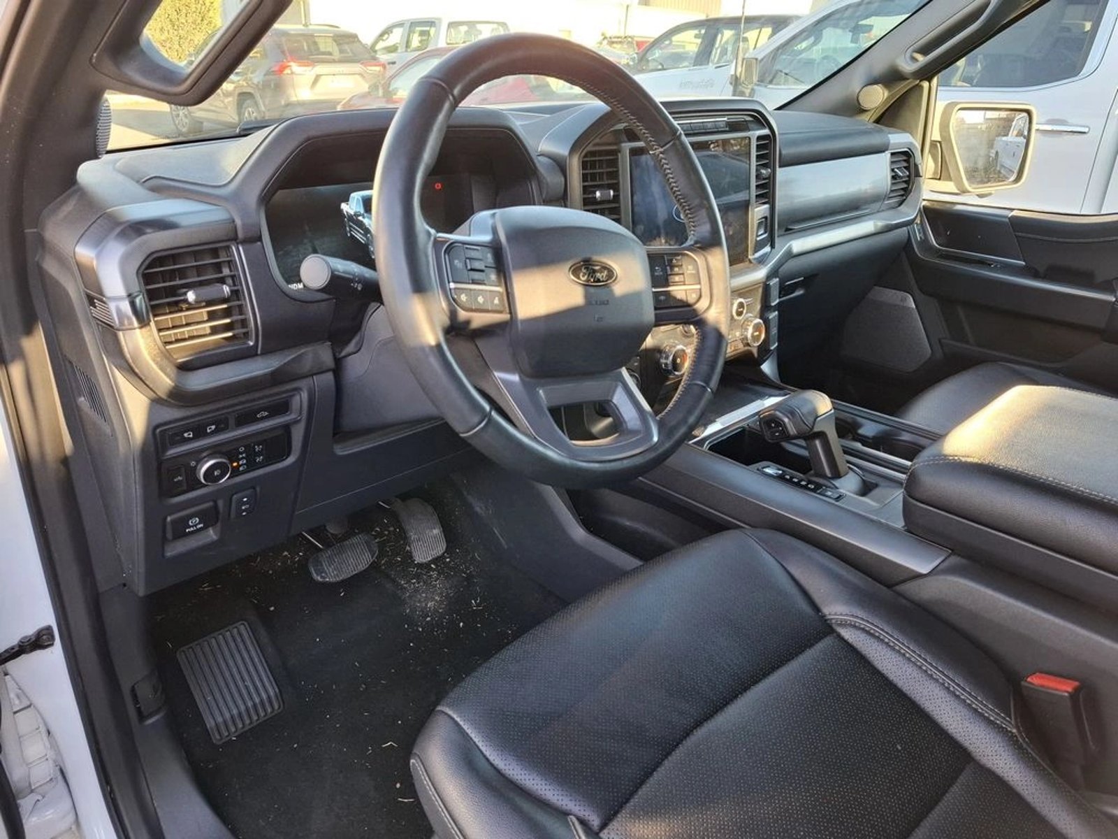 Ford F-150 LARIAT BLACK 4X4 5.0 2025 - Imagen 12 de 20
