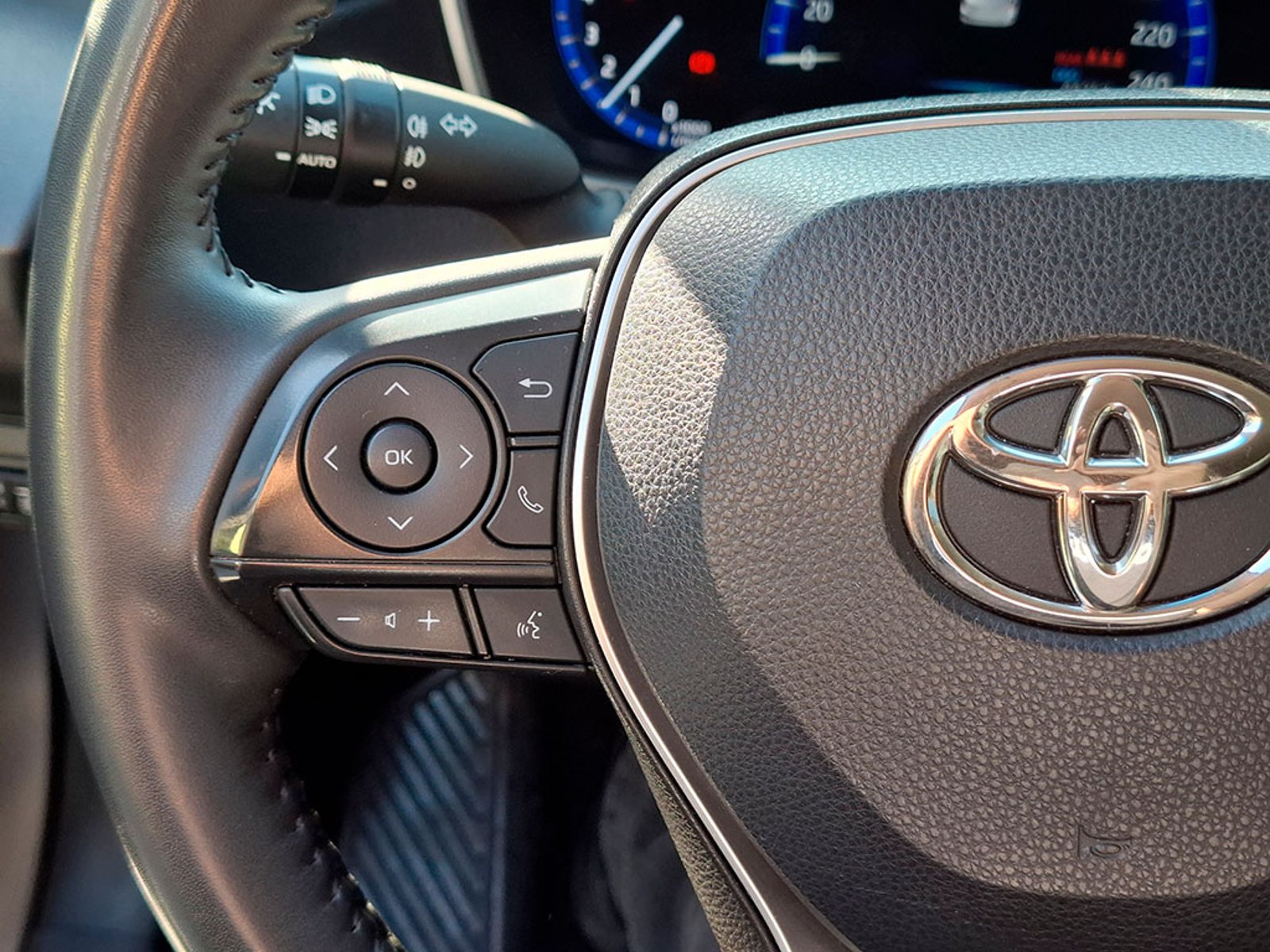 TOYOTA COROLLA 2.0 XEI MT 2023 - Imagen 12 de 20