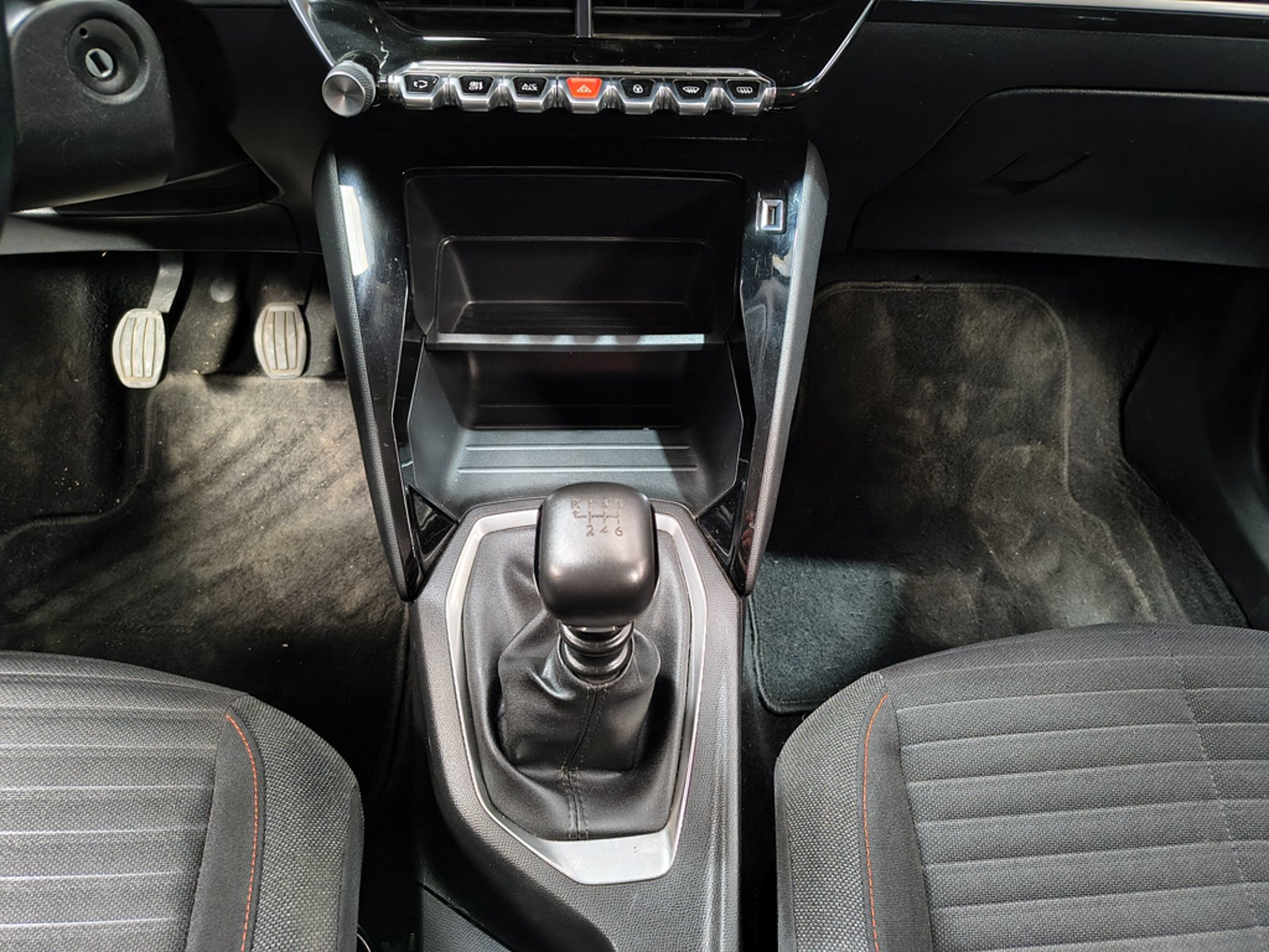 PEUGEOT 2008 BLUEHDI 100 TM 1.5 C/CADENA 2021 - Imagen 17 de 19