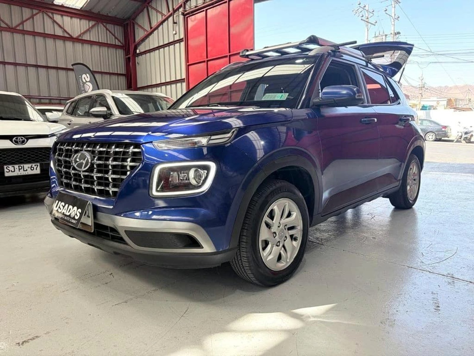 Hyundai VENUE 1.6 QX PLUS 4X2 MT 5P 2021 - Foto 2 de 11