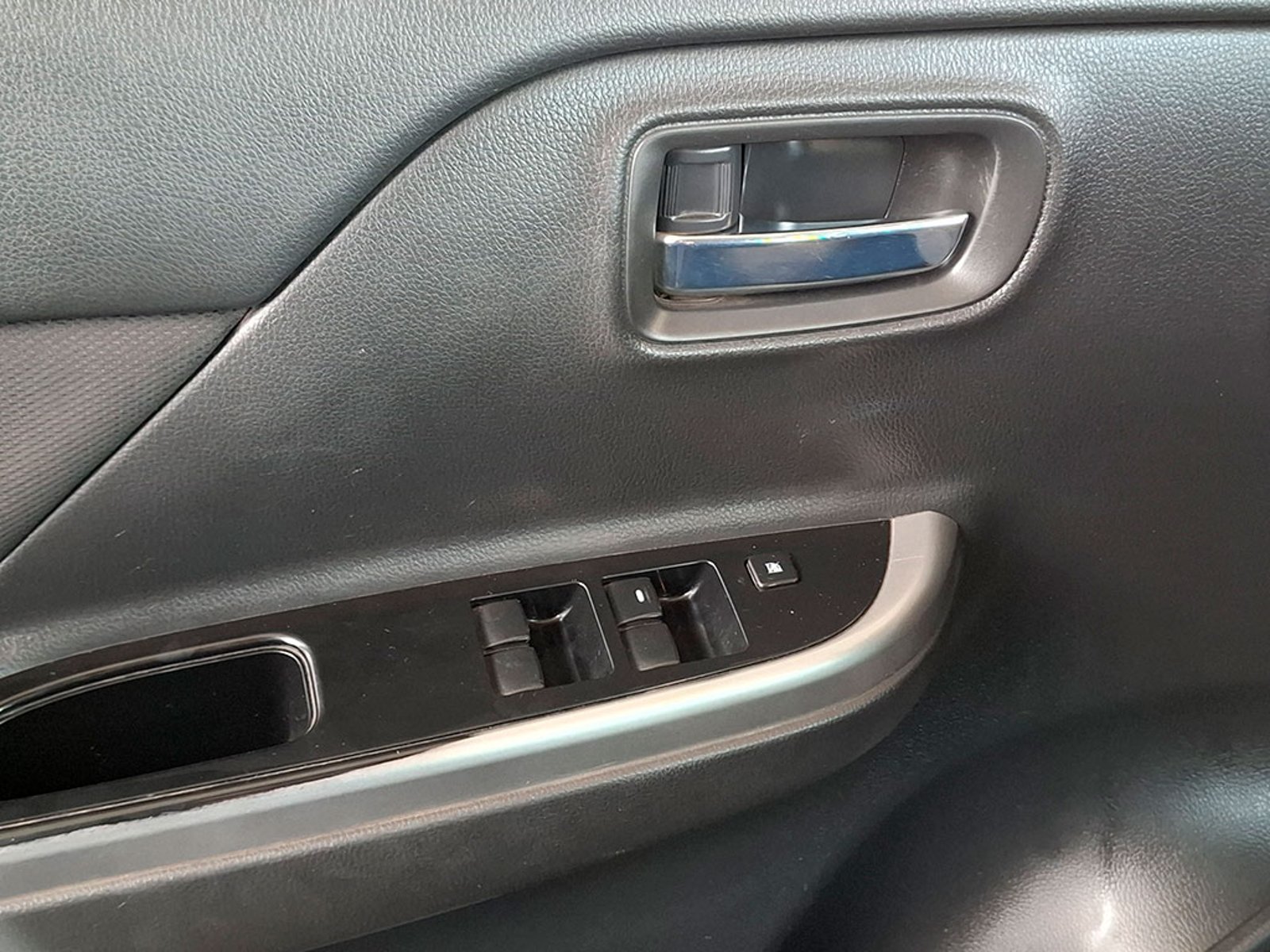 Mitsubishi L200 2.4 TD DAKAR CRS MT 4X4 2021 - Imagen 20 de 20