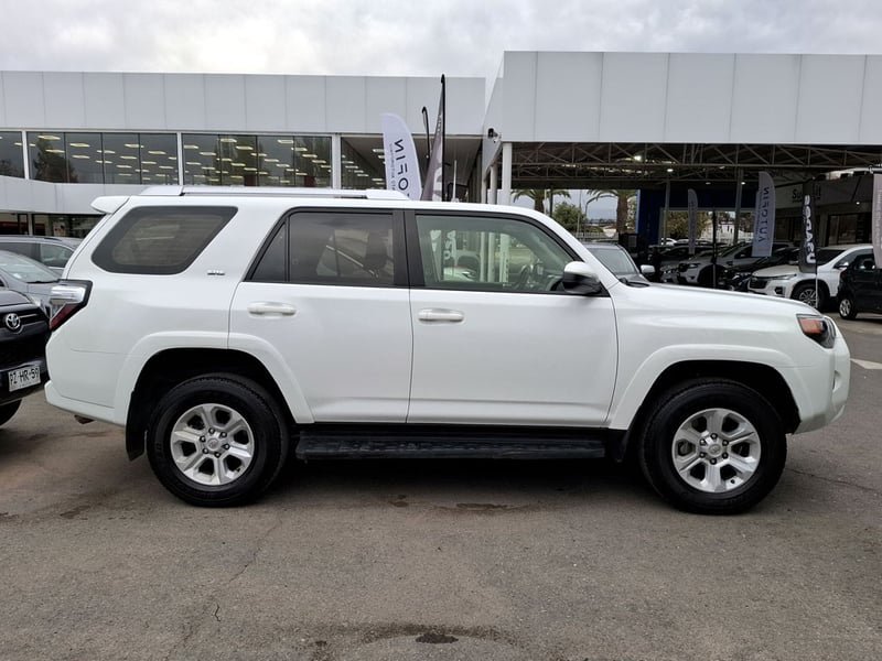 Toyota 4RUNNER AT 4.0 4X2 S 2024 - Imagen 7 de 20