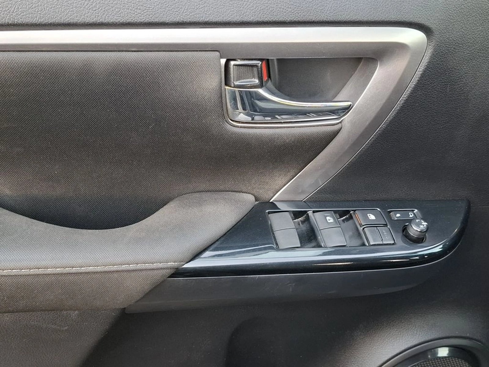 TOYOTA FORTUNER 2.8 SR5 TDI DIESEL 4X4 AT 5P 2022 - Imagen 11 de 20