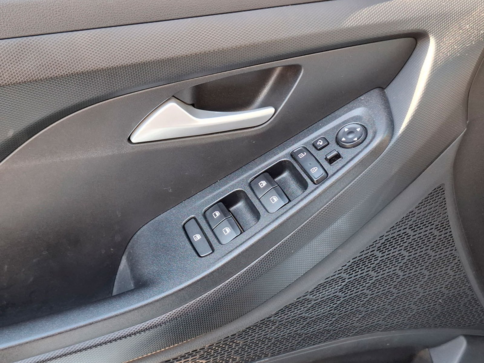 Hyundai CRETA 1.5 SU2ID DESIGN MT 2024 - Imagen 20 de 20