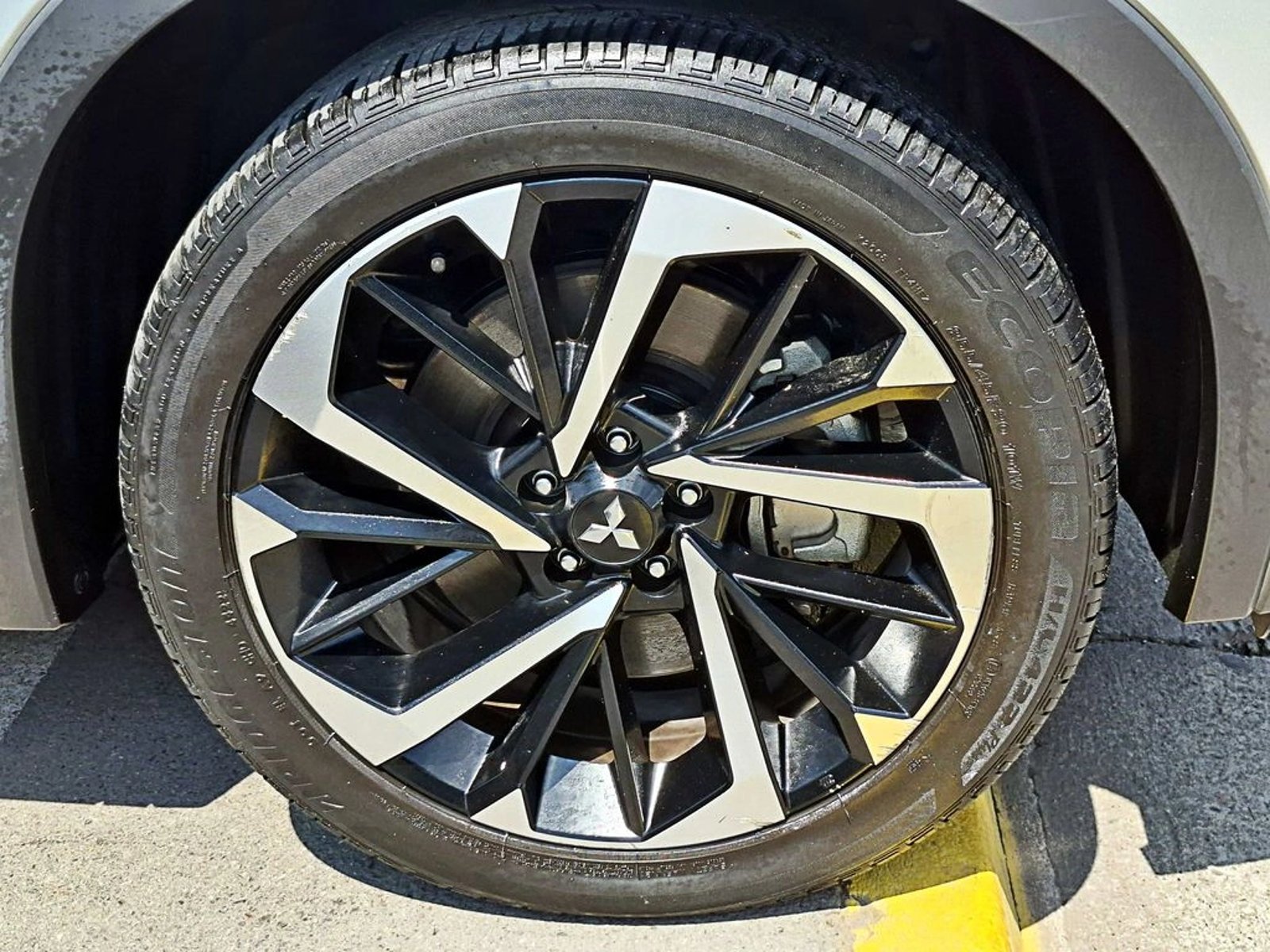 Mitsubishi OUTLANDER 2.5 GLS AT 4X4 2023 - Foto 4 de 17