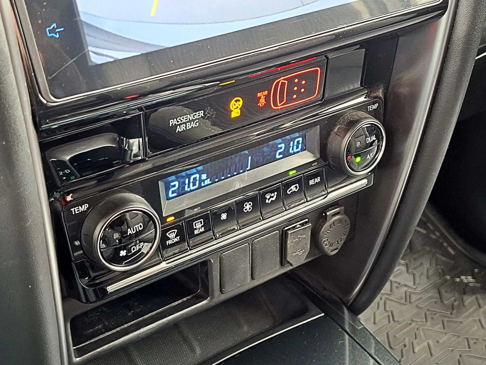 Toyota FORTUNER SR5 2.7 AUT 4X2 2023 - Imagen 17 de 18