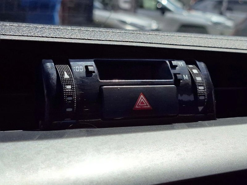 Toyota HILUX 2.4 SR 4X2 MT 2023 - Imagen 20 de 20
