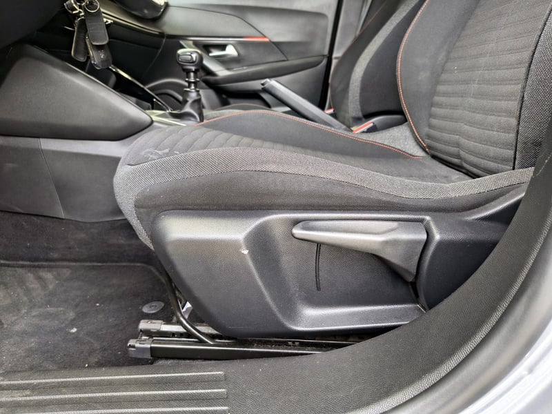 Peugeot 2008 1.5 SIGNATURE BLUEHDI 2021 - Imagen 9 de 20